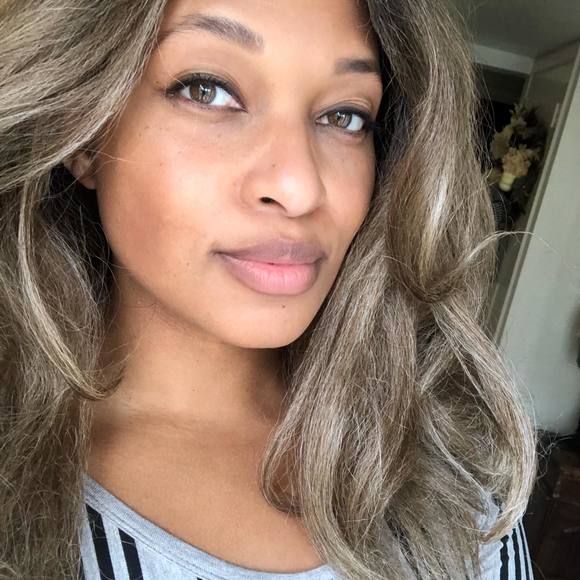 Profile Picture of Lisa Dutton (@etrussd) on Poshmark