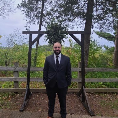 Profile Picture of Tony Bilotto (@hugs_for_weed) on Twitter