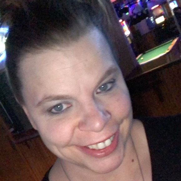 Profile Picture of Cheryl Mauermann (@cherylroseann) on Poshmark