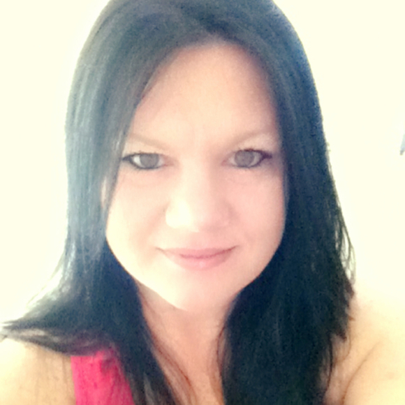 Profile Picture of Lori Holtzclaw (@loriholtzclaw) on Poshmark