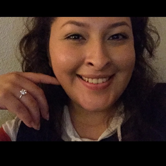 Profile Picture of Daniela Pedroza (@ohhyella) on Poshmark