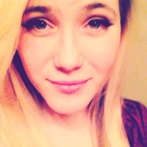 Kari Watson - Poshmark Profile Picture of Kari Watson (@xxkaribear) on Poshmark