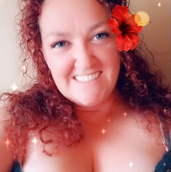 Profile Picture of Holly Oshea (@hollyholz0506) on Poshmark