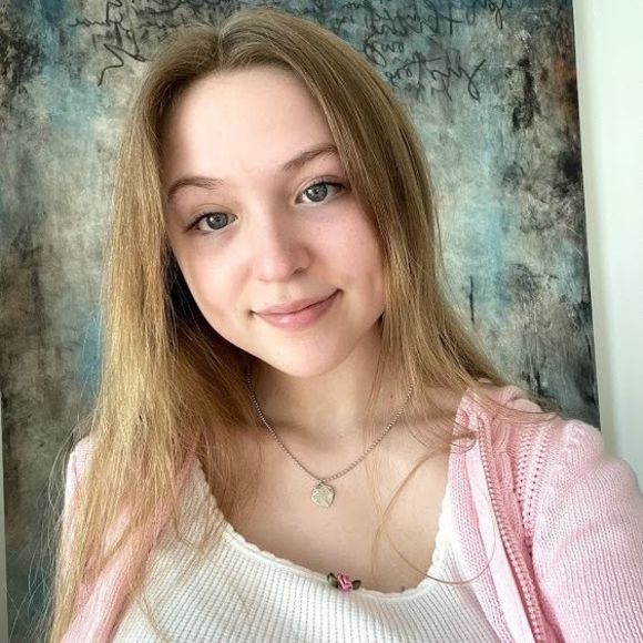 Profile Picture of Ruby Day (@rubyxdayy) on Poshmark