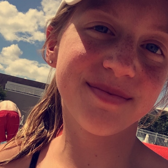 Profile Picture of Emily Gagnon (@emily_daniellee) on Poshmark