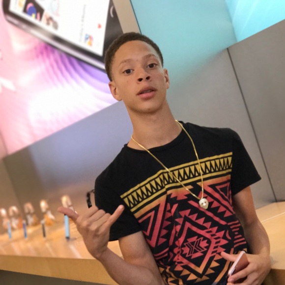 Profile Picture of Chris Dodson (@b3eazy) on Poshmark