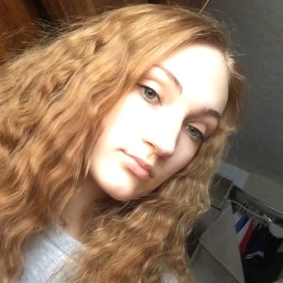 Profile Picture of Hailey Klaff (@haileyklaff) on Poshmark