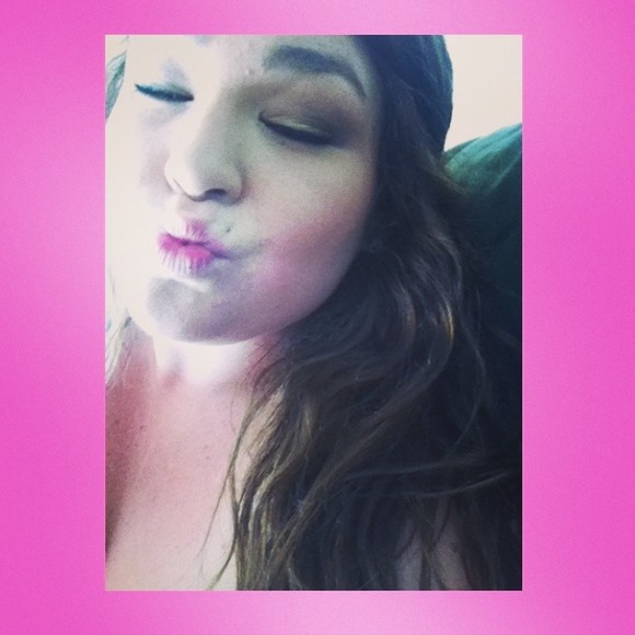 Profile Picture of Jade Adams (@jadeface) on Poshmark
