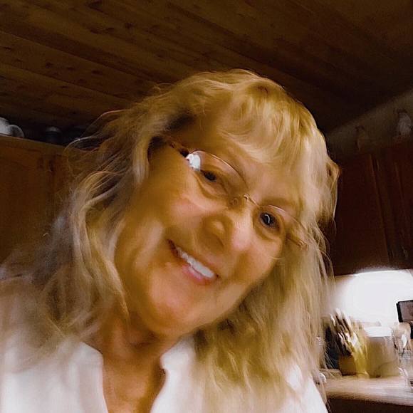 Profile Picture of Paulet Danner (@shwolff1) on Poshmark