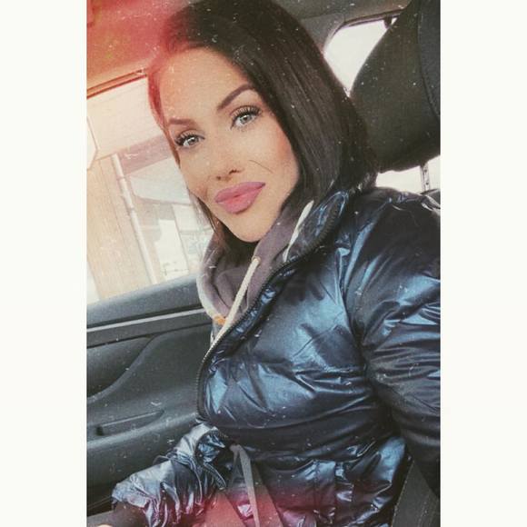 Profile Picture of Amber Adkins (@amberleeexo) on Poshmark