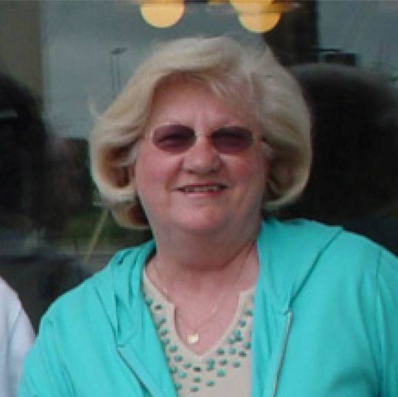 Profile Picture of Adele Spidahl (@dent2000) on Poshmark