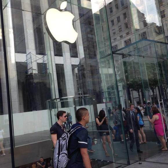 Profile Picture of Danny Lynn (@linxiaojian1986) on Poshmark