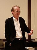 Profile Picture of Edward Tufteon Wikipedia