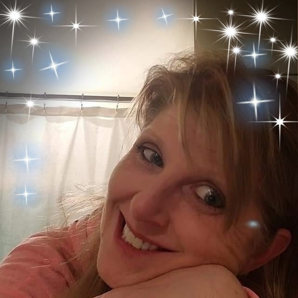 Profile Picture of Carol Spindler (@carolspindler) on Poshmark