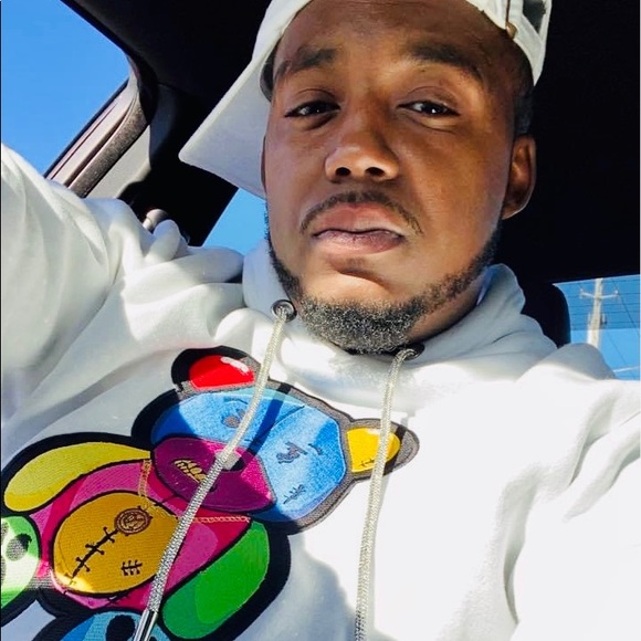 Profile Picture of William Mitchell (@williammitch247) on Poshmark