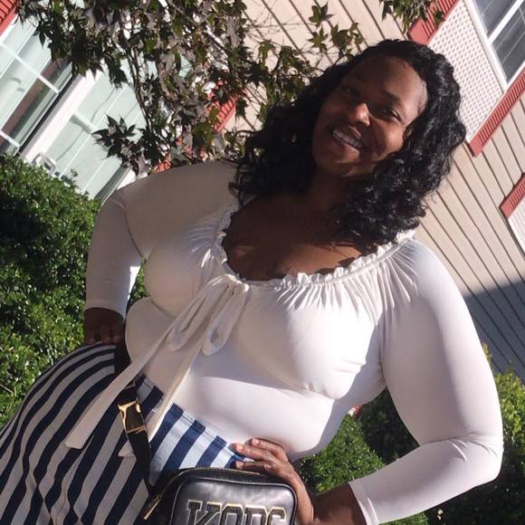 Profile Picture of Dawn Epps (@thickandsexy22) on Poshmark