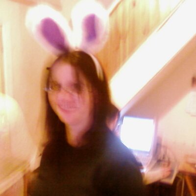 Profile Photo of Louise Harwood (@louise_avon) on Twitter