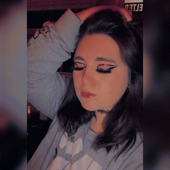 Profile Picture of Mickala Salvinski (@mick_ski) on Poshmark