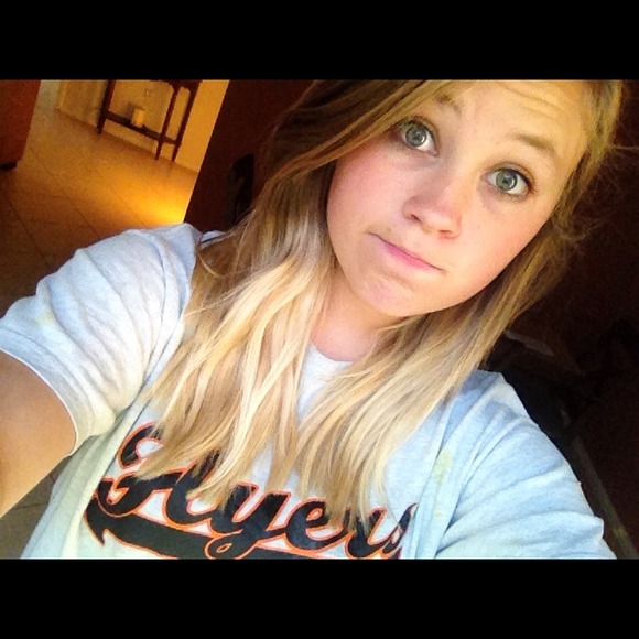 Profile Picture of Jayna Petrosh (@jaynap1999) on Poshmark