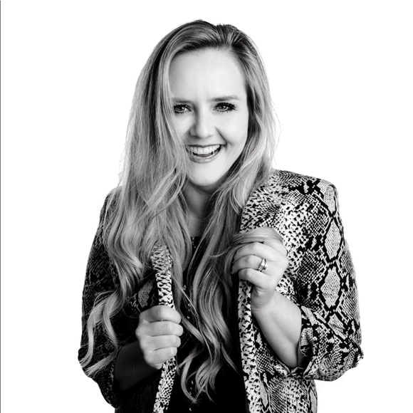 Profile Picture of Amanda Hicks (@amandahicks714) on Poshmark