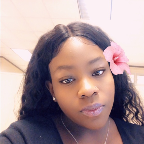 Profile Picture of Victoria Handy (@vmhandy) on Poshmark