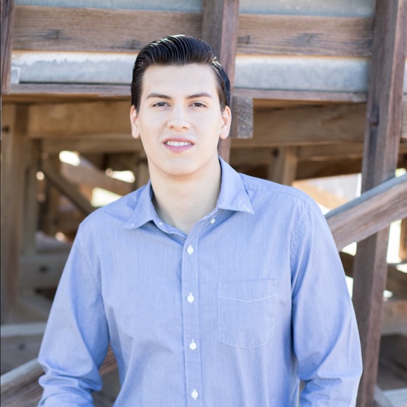 Profile Picture of David Lopez (@dlopezca) on Poshmark