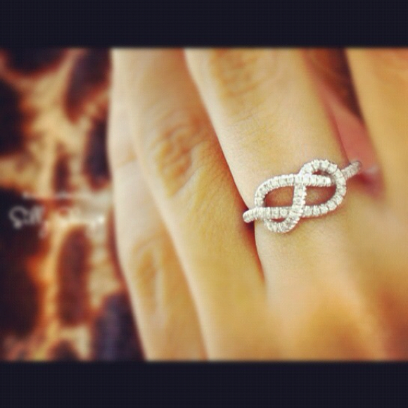 Lisa Dylinski - Poshmark Profile Picture of Lisa Dylinski (@peachy1968) on Poshmark