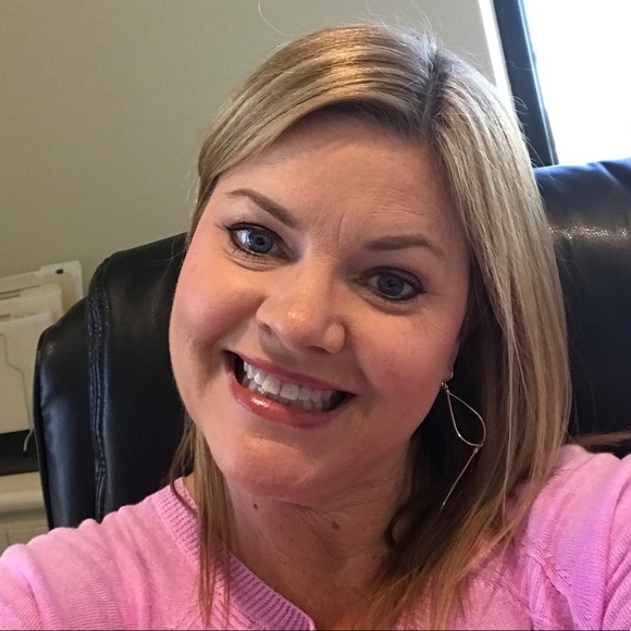 Profile Picture of Allyson Postell (@allysonpostell) on Poshmark