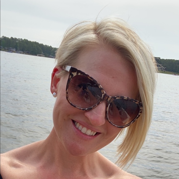 Stefanie Long - Poshmark Profile Picture of Stefanie Long (@stefiedean) on Poshmark