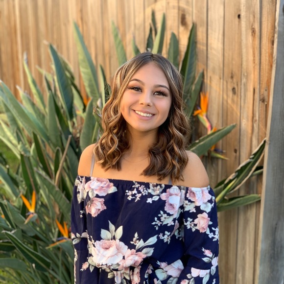 Profile Picture of Autymn Villasenor (@autymnv) on Poshmark