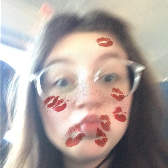Profile Picture of Carly Carlile (@carlyraecarlile) on Poshmark