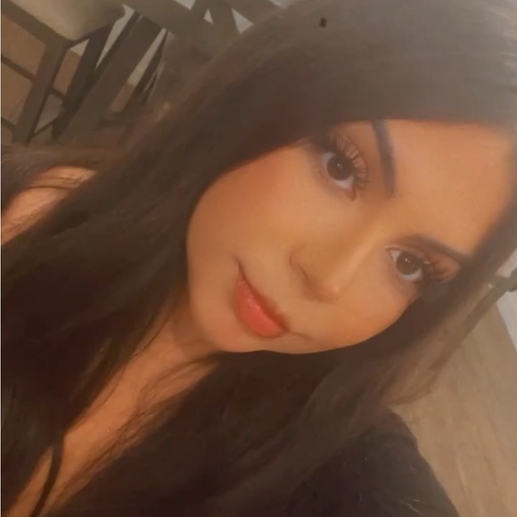 Profile Picture of Janet Cendejas (@jcendejas) on Poshmark