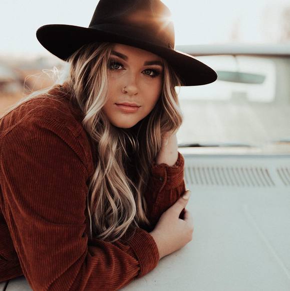 Profile Picture of Brianna Woodside (@briannawoodside) on Poshmark