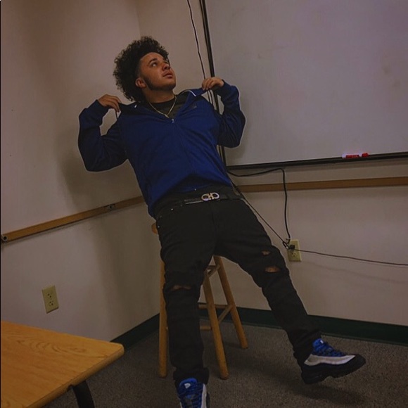 Profile Picture of Clay Perera (@ombclaay) on Poshmark