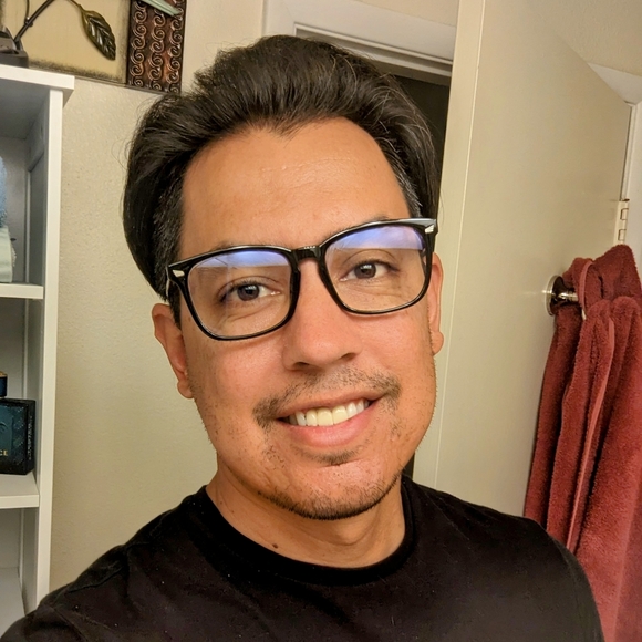 Profile Picture of Michael Colson (@mikeymike8686) on Poshmark