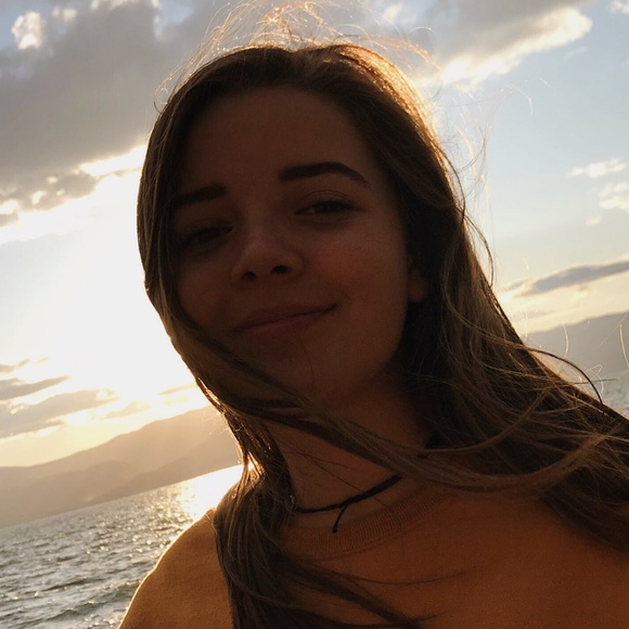 Profile Picture of Kerra Bemis (@kbbeamer) on Poshmark
