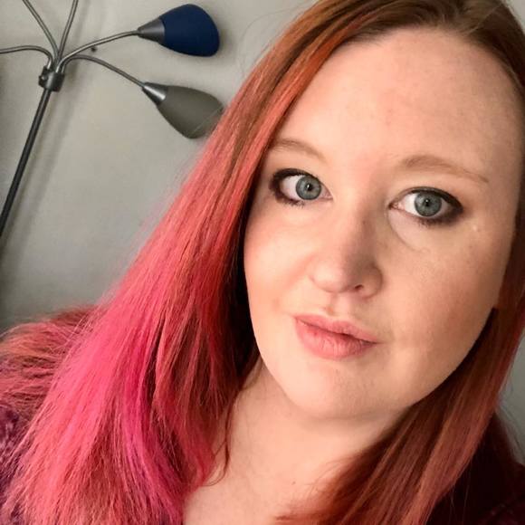 Profile Picture of Kimberly Sievers (@coffeegirlkim) on Poshmark