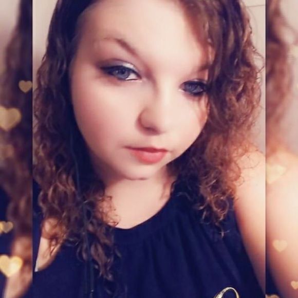 Profile Picture of Kirsten Ludolph (@kirstenludolph) on Poshmark