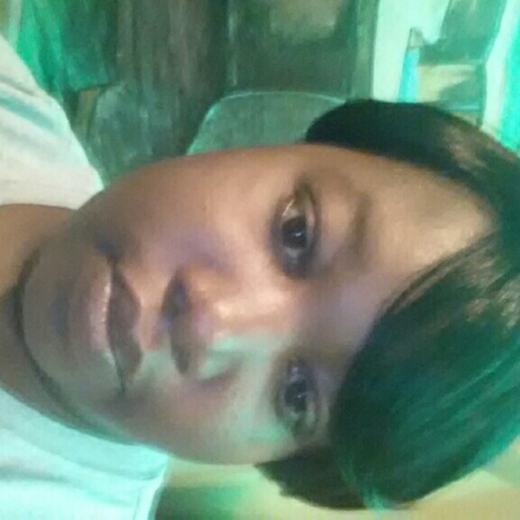 Profile Picture of Shaneisha Lonon (@neishabryan) on Poshmark