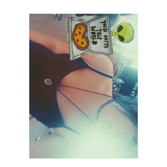 Profile Picture of Noelle Jenkins (@noellie1233) on Poshmark