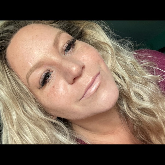 Profile Picture of Maranda Robertson (@randarobertson) on Poshmark