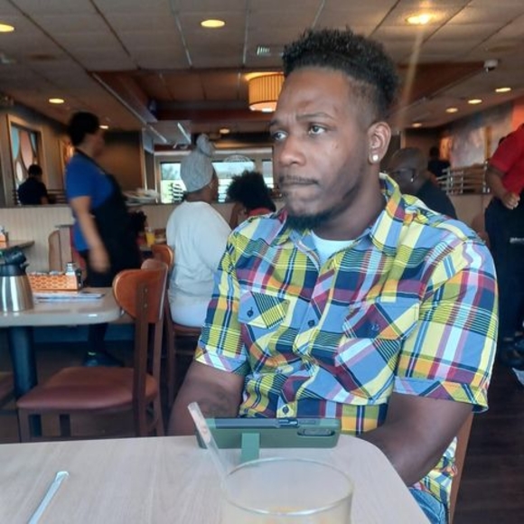 Profile Picture of Christopher Cloud (@ccloud7456) on Poshmark