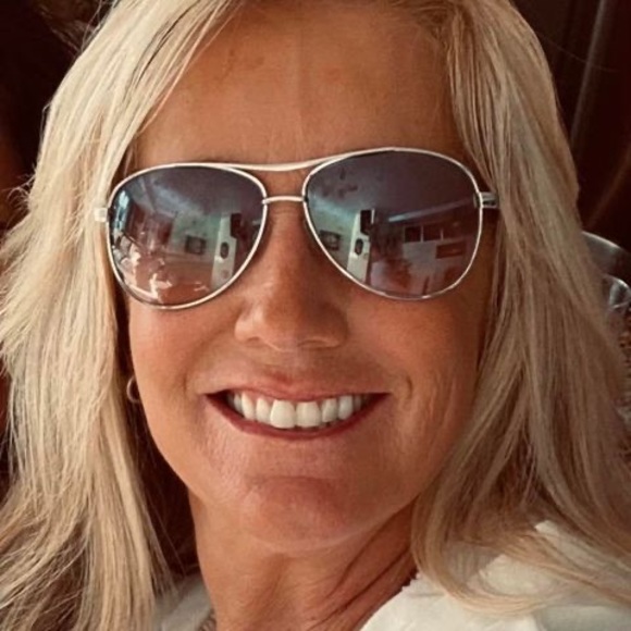 Profile Picture of Jules Sarnoff (@parispainting) on Poshmark