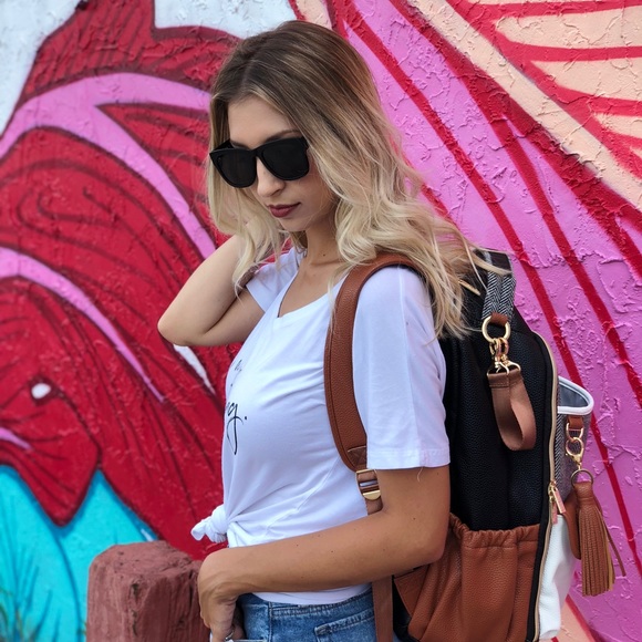 Profile Picture of Justina Thomson (@justinaarosee) on Poshmark