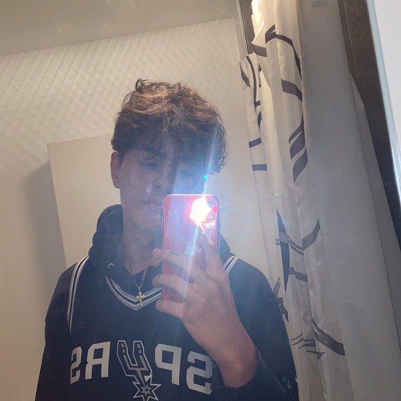 Profile Picture of Adrien Chausse (@adrienasdesas) on Poshmark