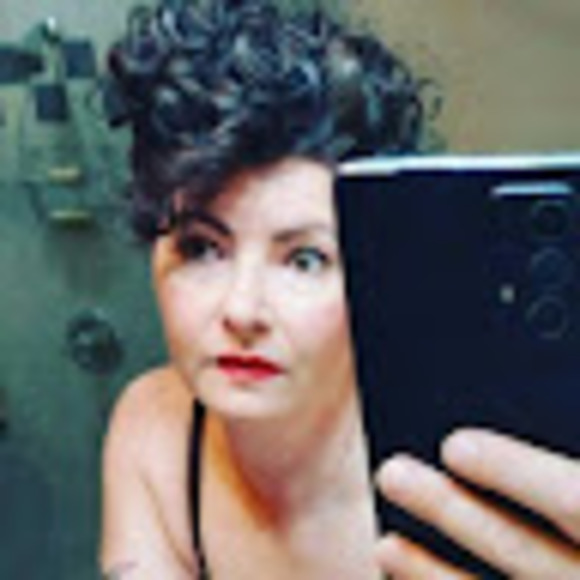 Profile Picture of Dana Westermann (@d_westermann) on Poshmark