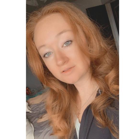 Profile Picture of Samantha Stanfill (@stanfill_sam) on Poshmark