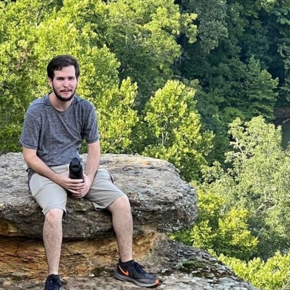 Profile Picture of Brian Valentin (@brianvalenti806) on Poshmark