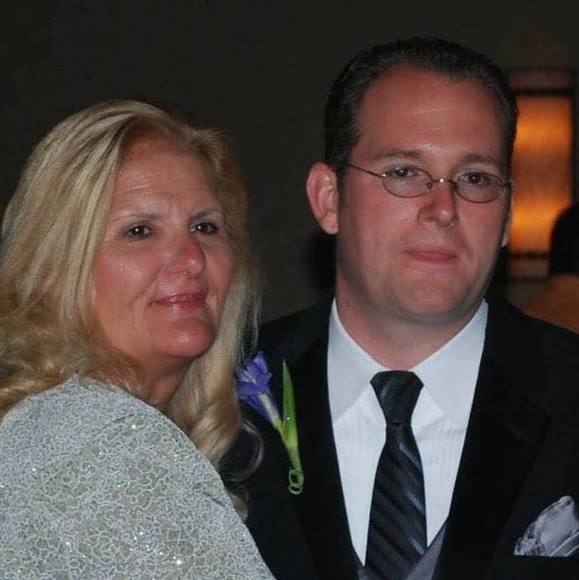 Profile Picture of Toni Smelley (@tonijo) on Poshmark