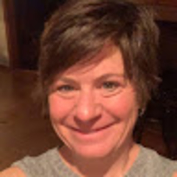 Profile Picture of Lisa Rathke (@lisarathke57) on Poshmark